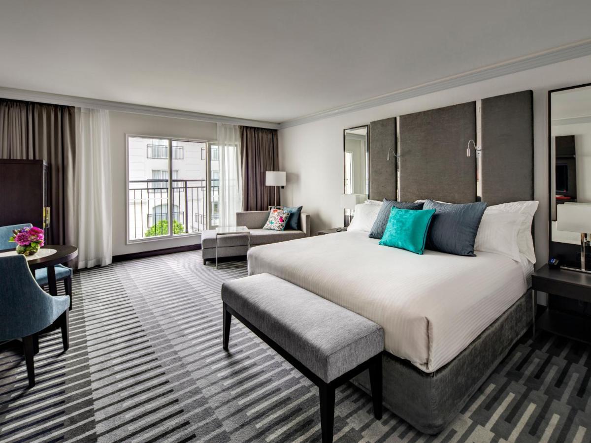 One-Bedroom Suite Courtyard View