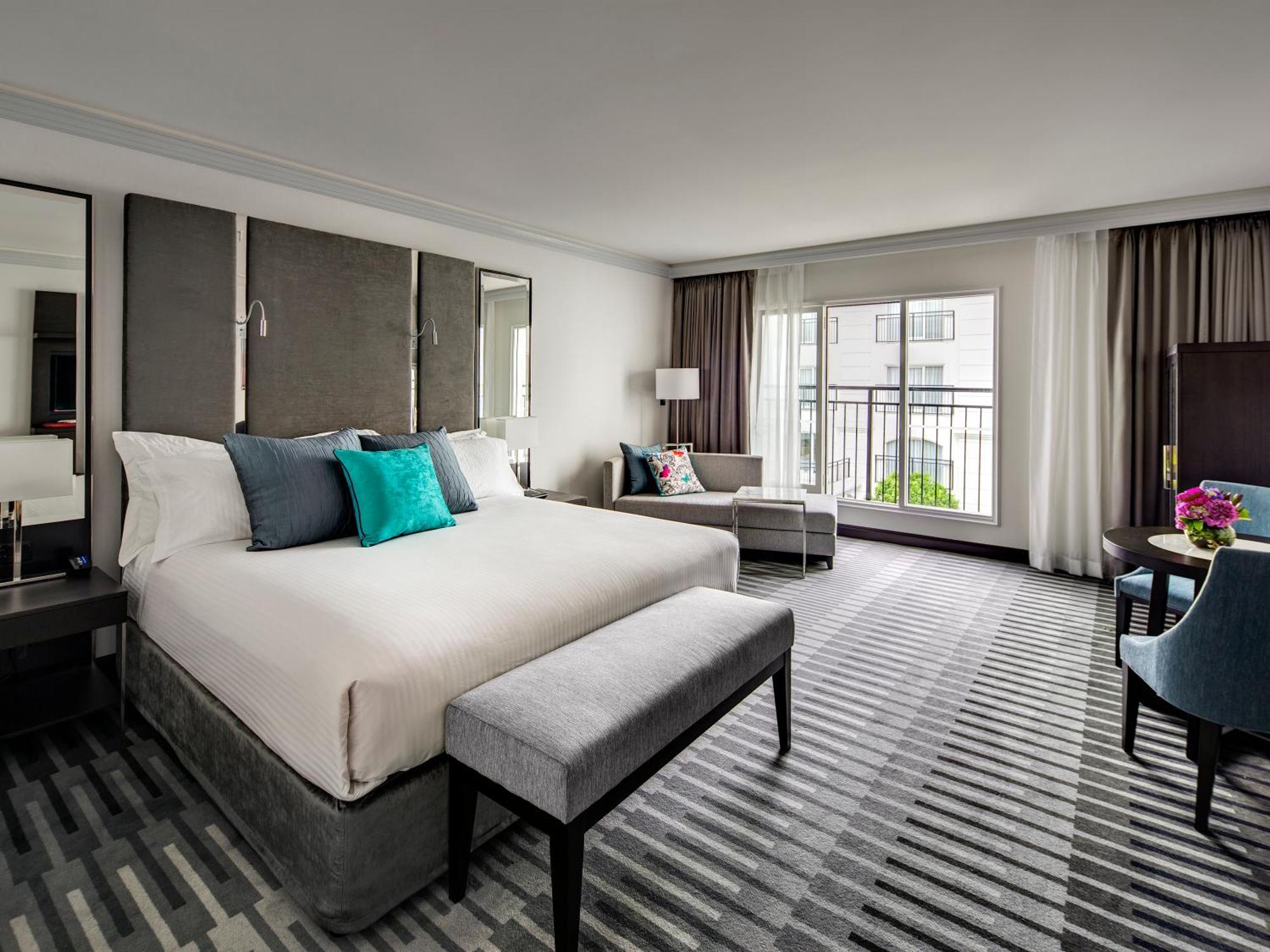One-Bedroom Suite Courtyard View