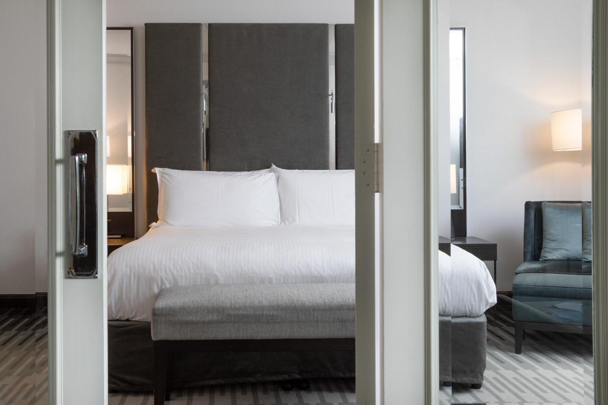 One-Bedroom Suite Courtyard View