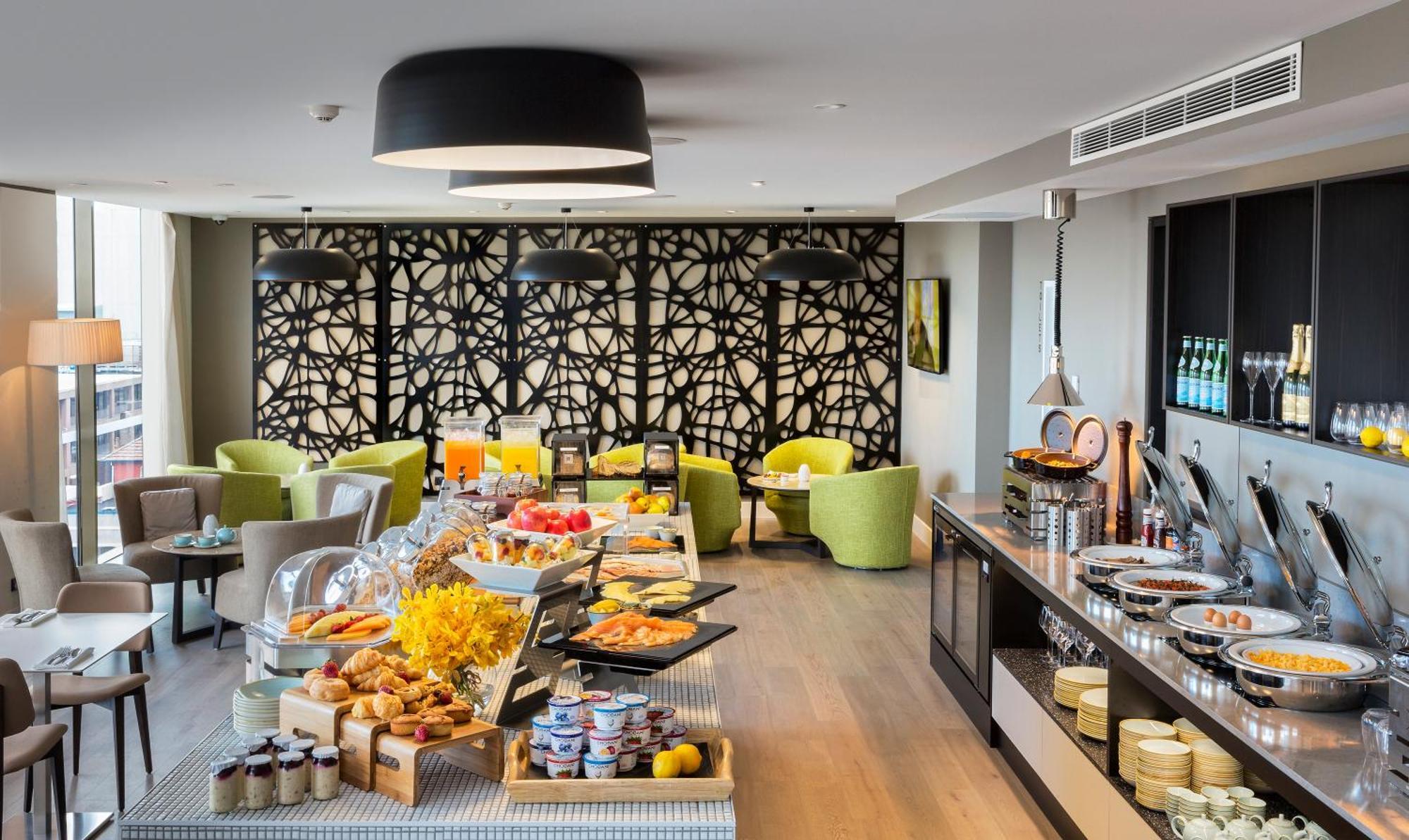 King Room Club Lounge Access