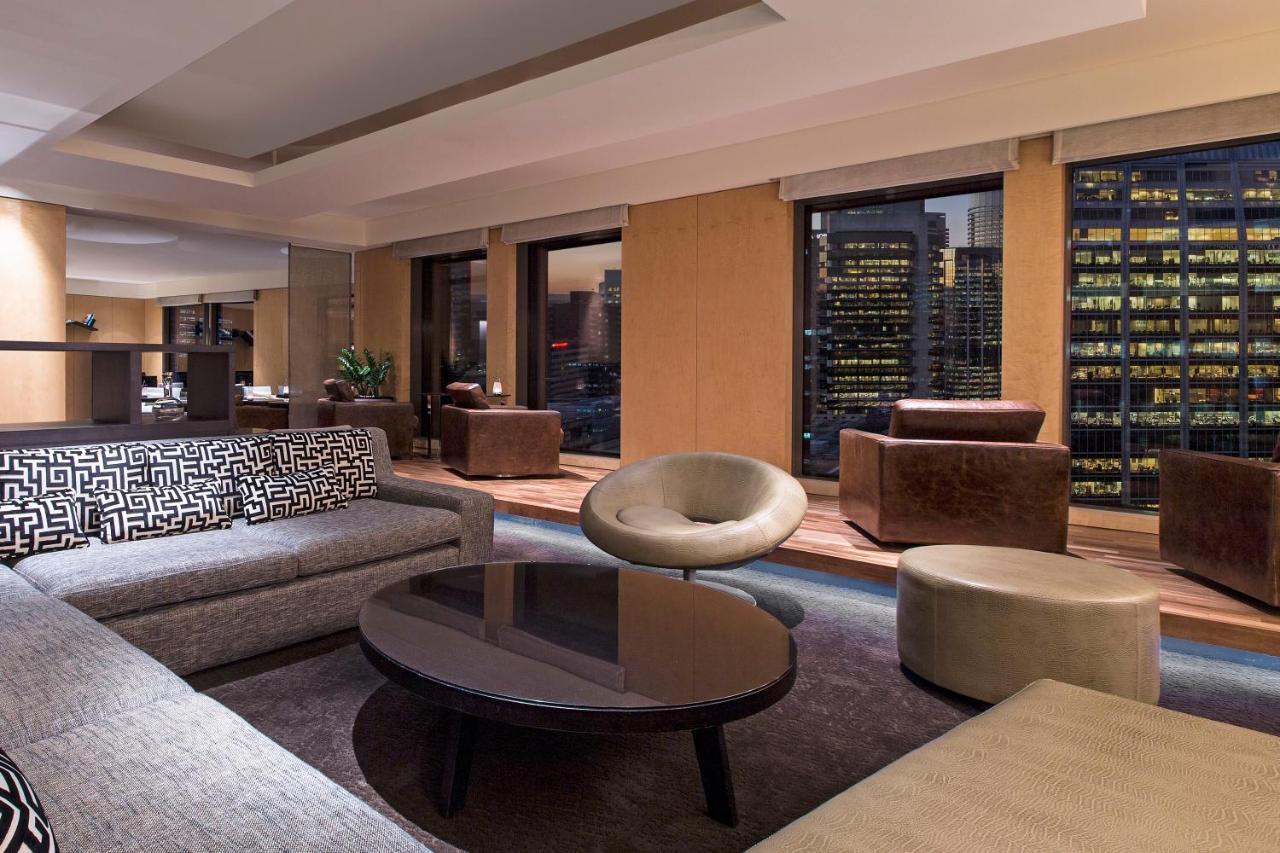 Deluxe King Suite Club Access