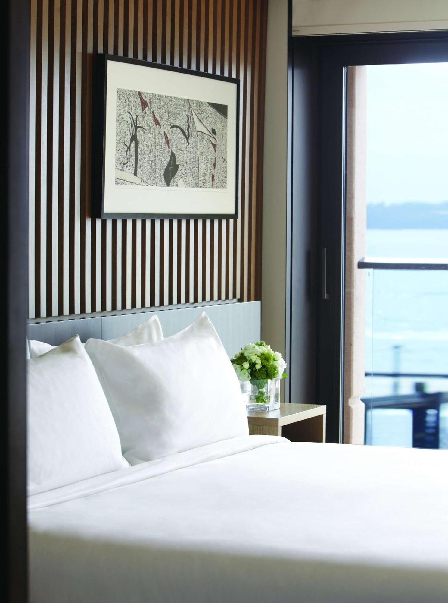 2 Twin Beds Opera View