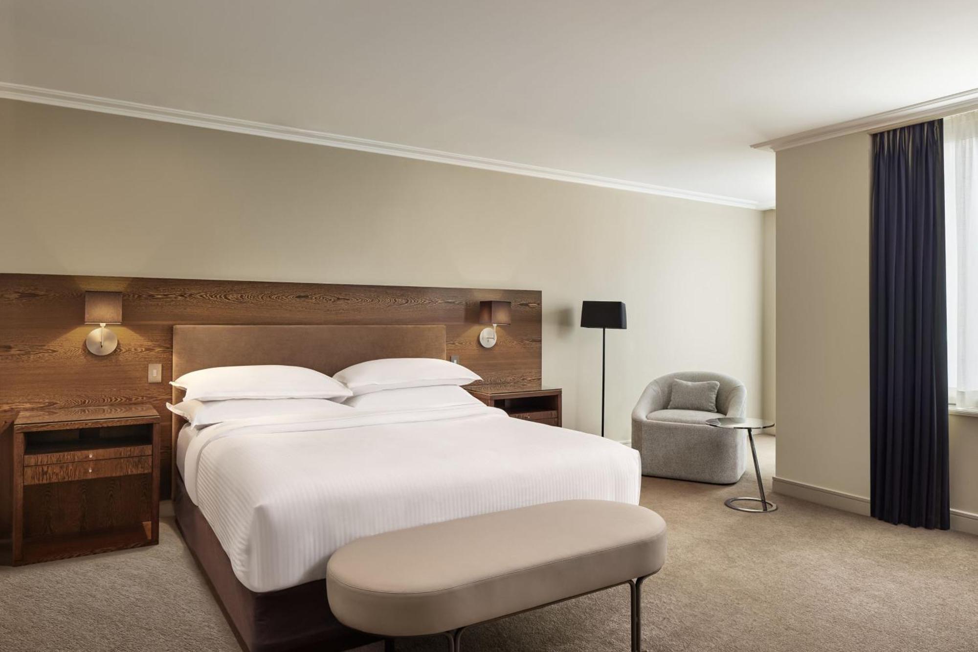 Hyde Park Suite Club lounge access 1 Bedroom Suite 1 King,1629909248:JPEG