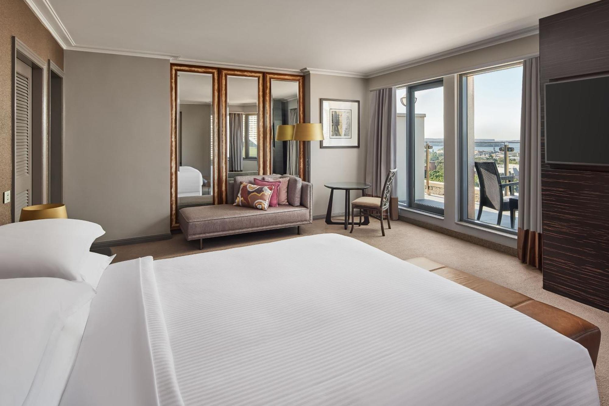 Ambassador Suite Club lounge access 1 Bedroom Suite