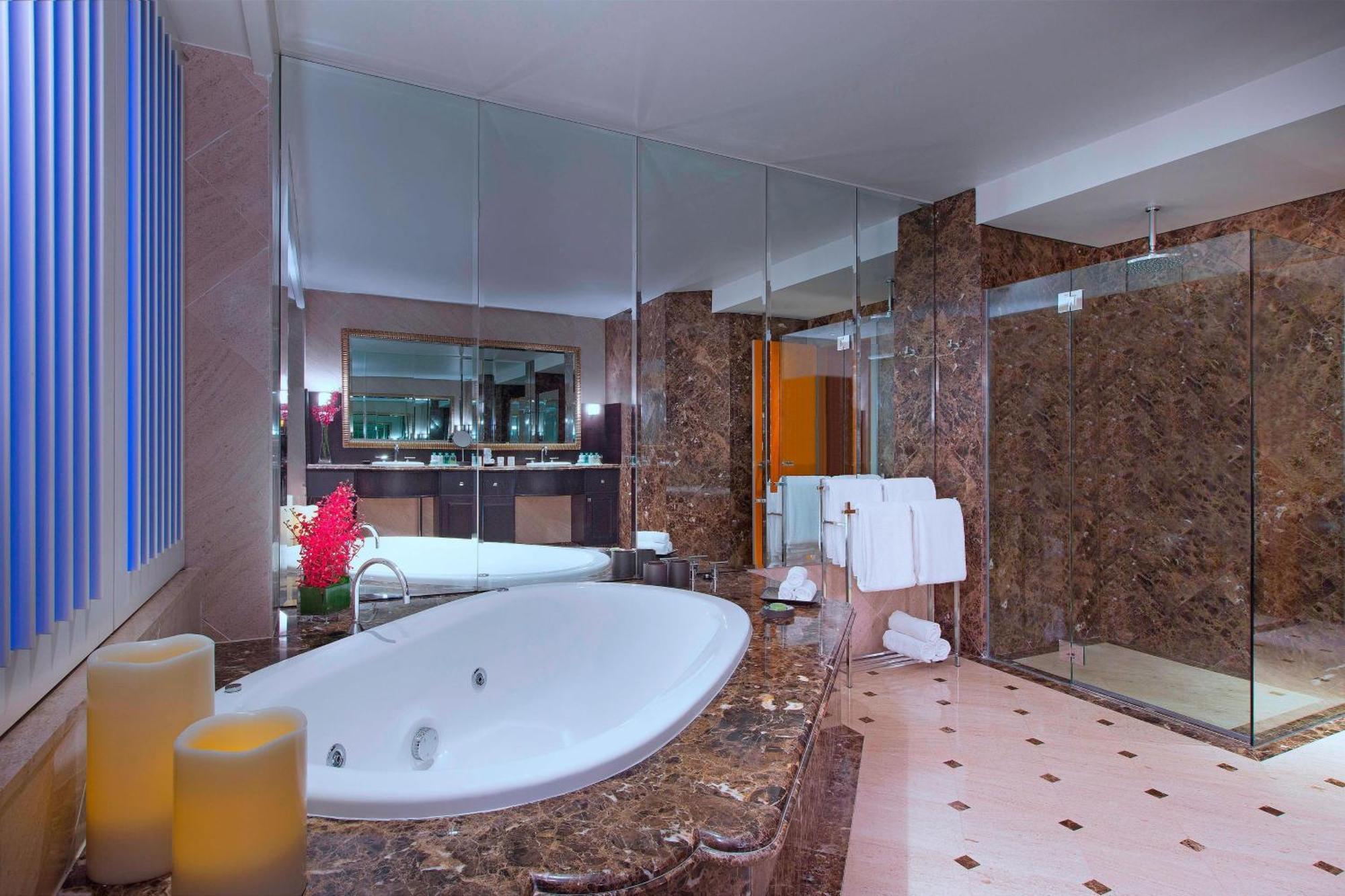 Ambassador Suite Club lounge access 1 Bedroom Suite