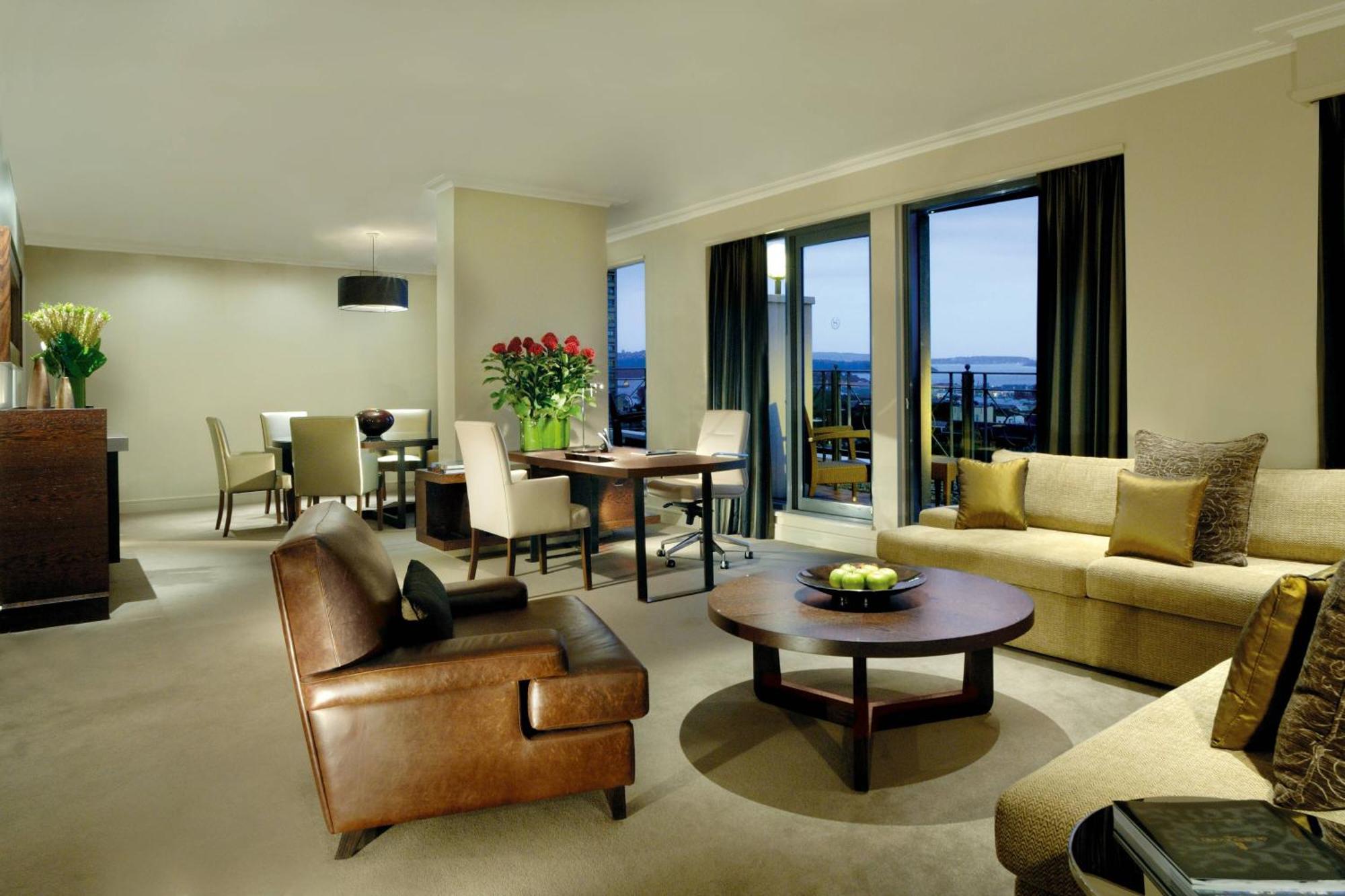 Hyde Park Suite Club lounge access 1 Bedroom Suite 1 King