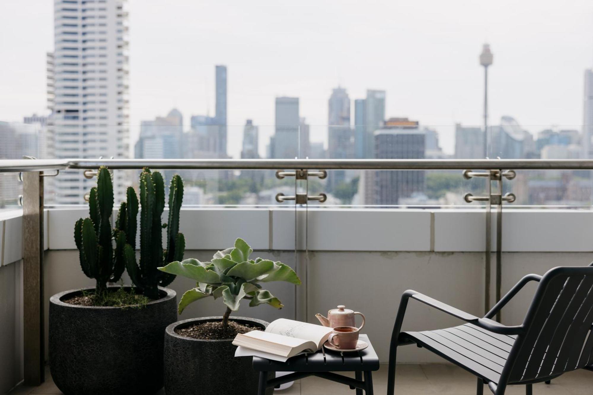 King Suite Balcony City Skyline View High Floor