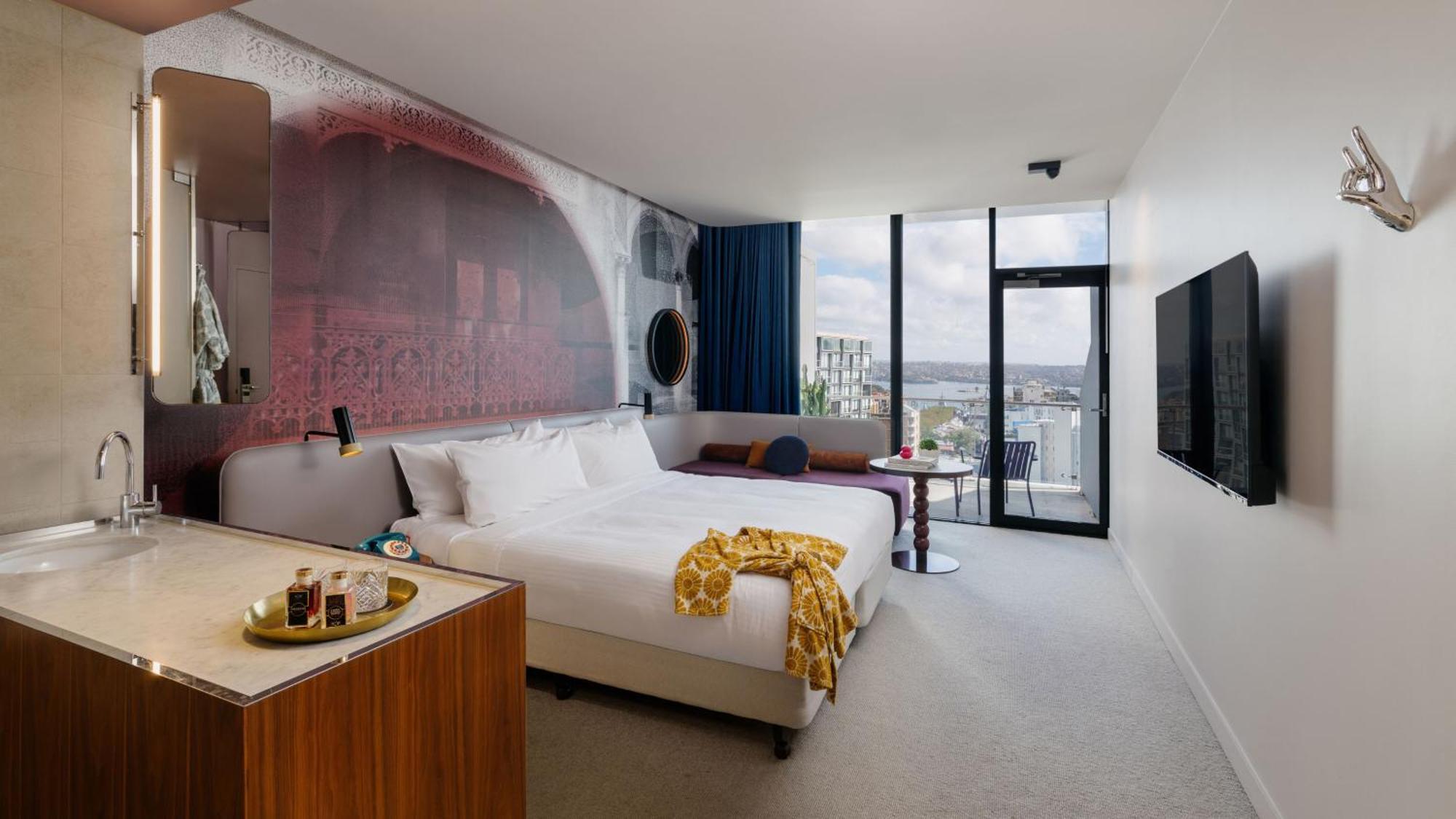 Standard King Room Balcony Harbour View