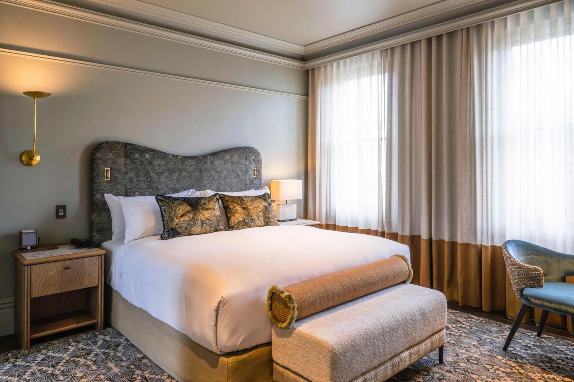 Superior King Suite,1653473178:JPEG