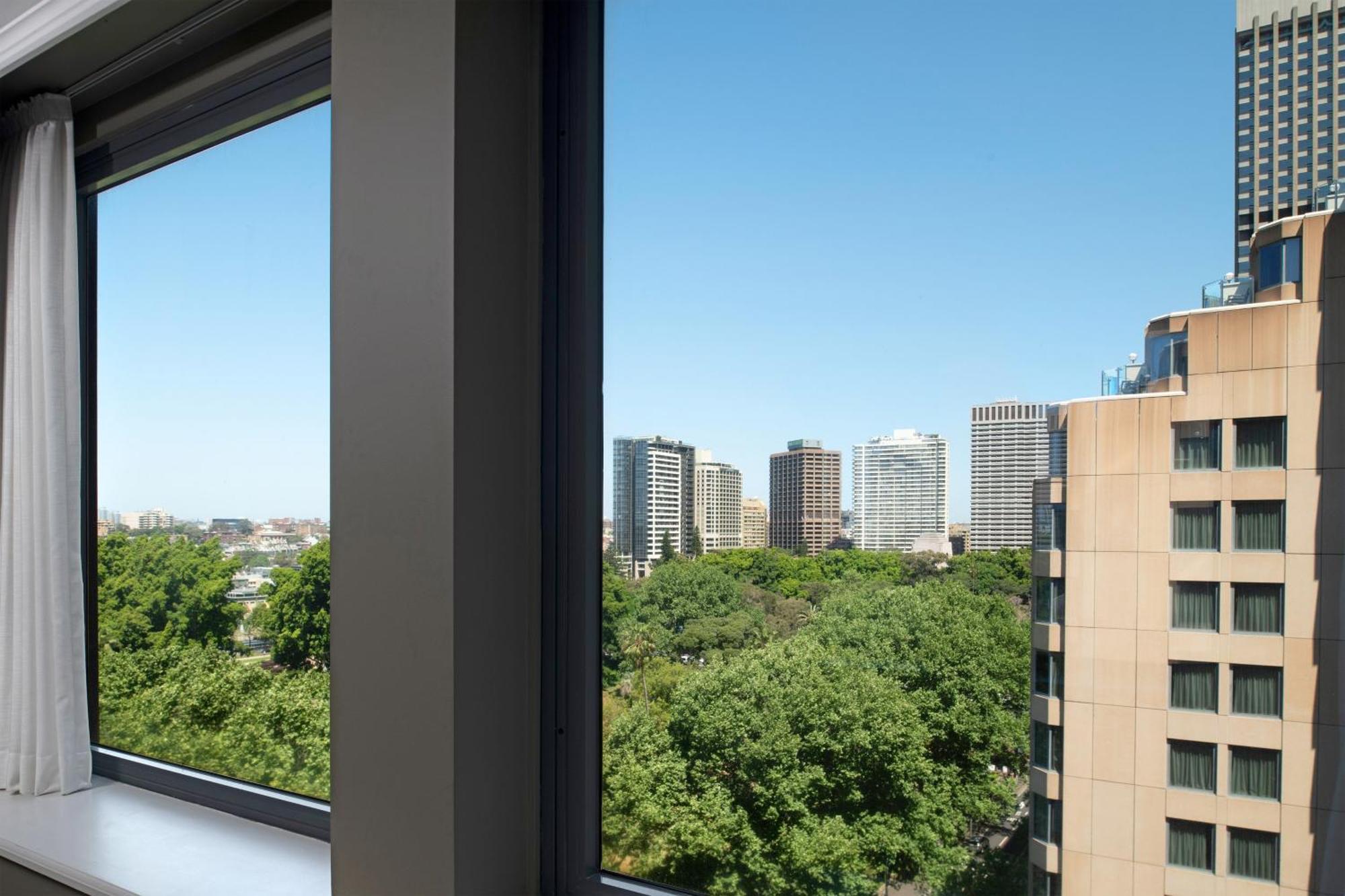 Hyde Park Suite Club lounge access 1 Bedroom Suite 1 King