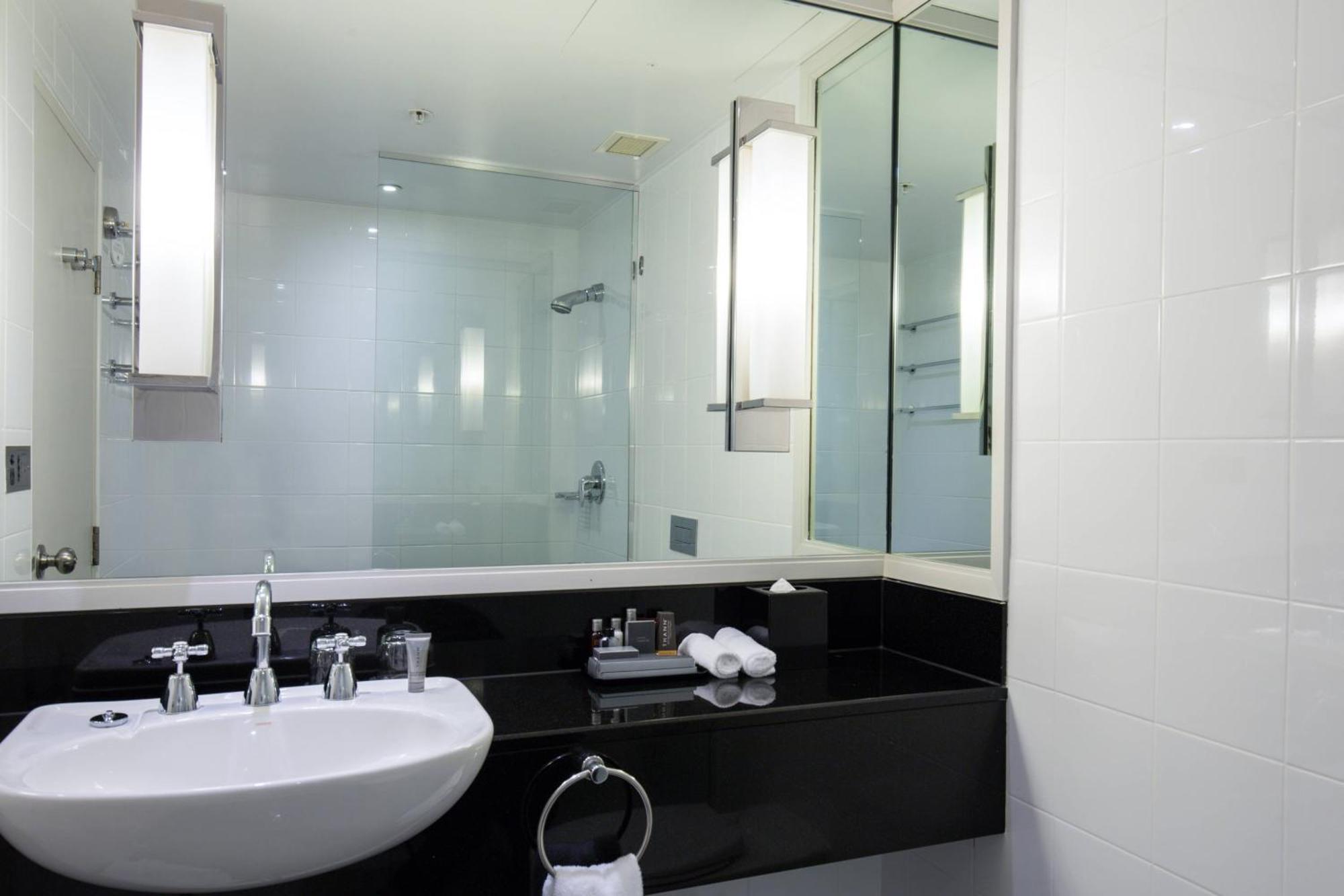 Guest room 2 Double Beds Partial Harbour Bridge View