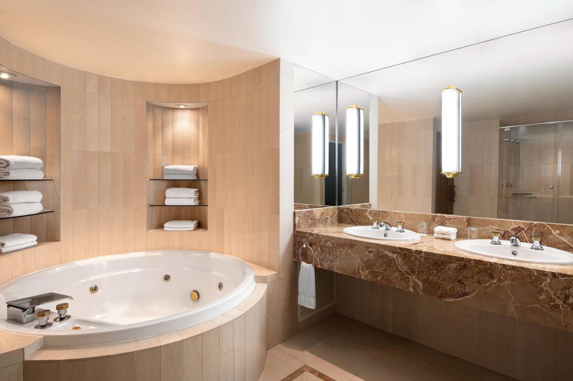 Two-Bedroom Presidential Suite Harbour View