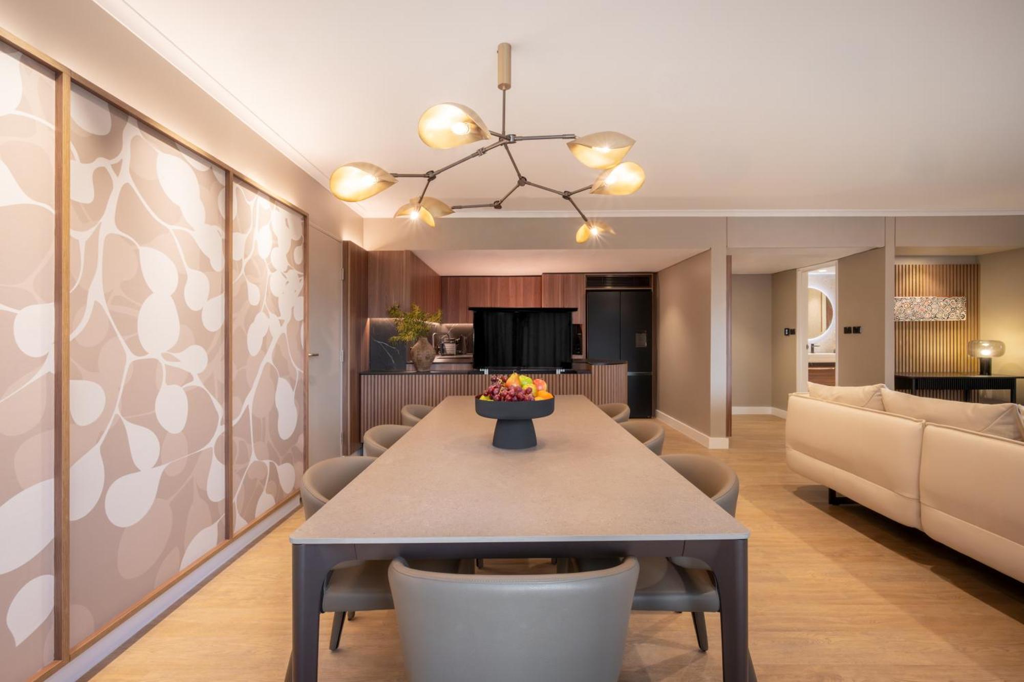 Parkroyal Suite