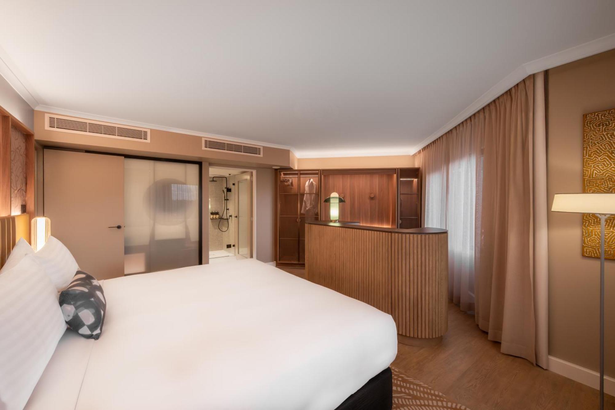 Parkroyal Suite