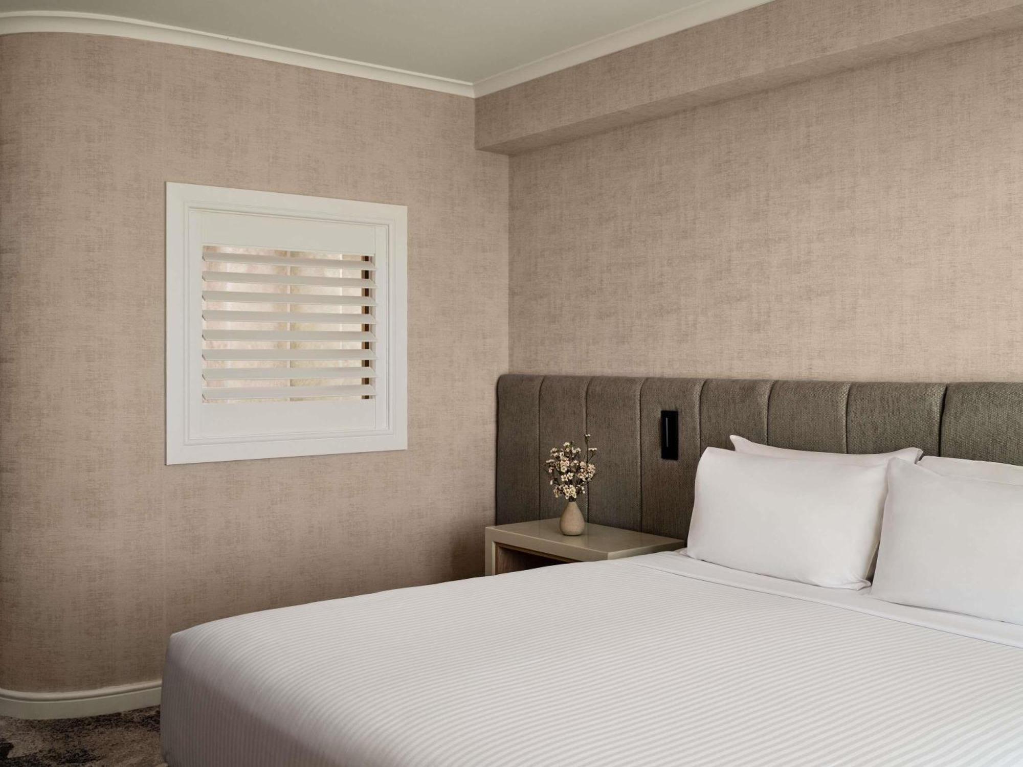Deluxe King Room Bay View