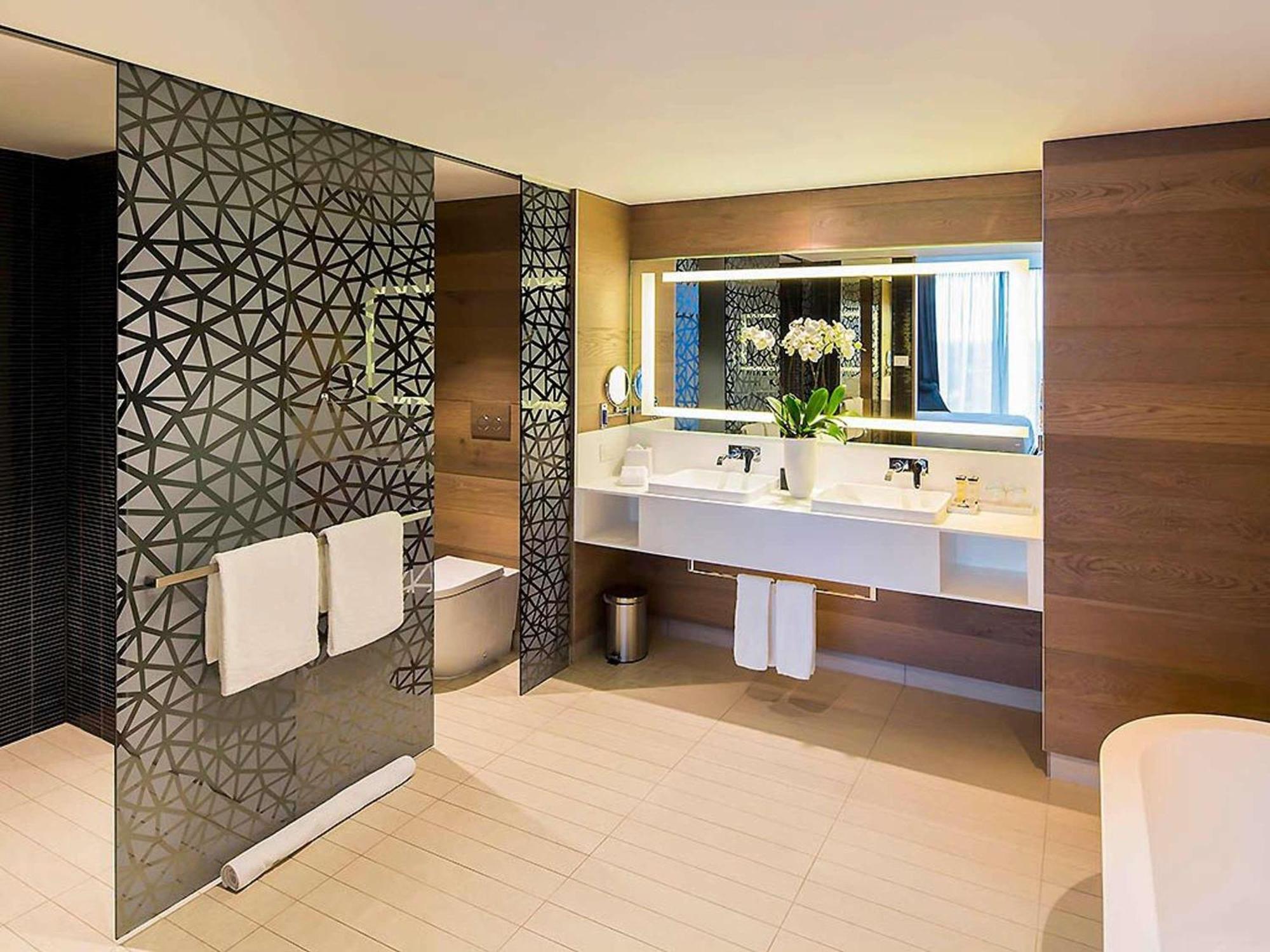 Executive King Corner Suite Separate Lounge Top Floors