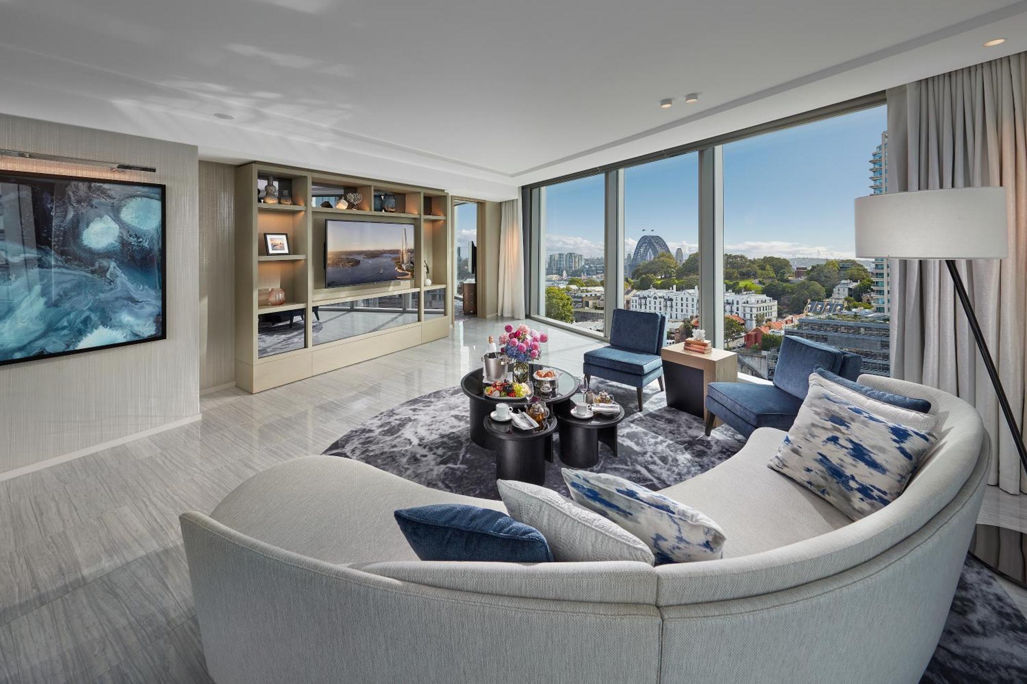 Premier Harbour Bridge Suite