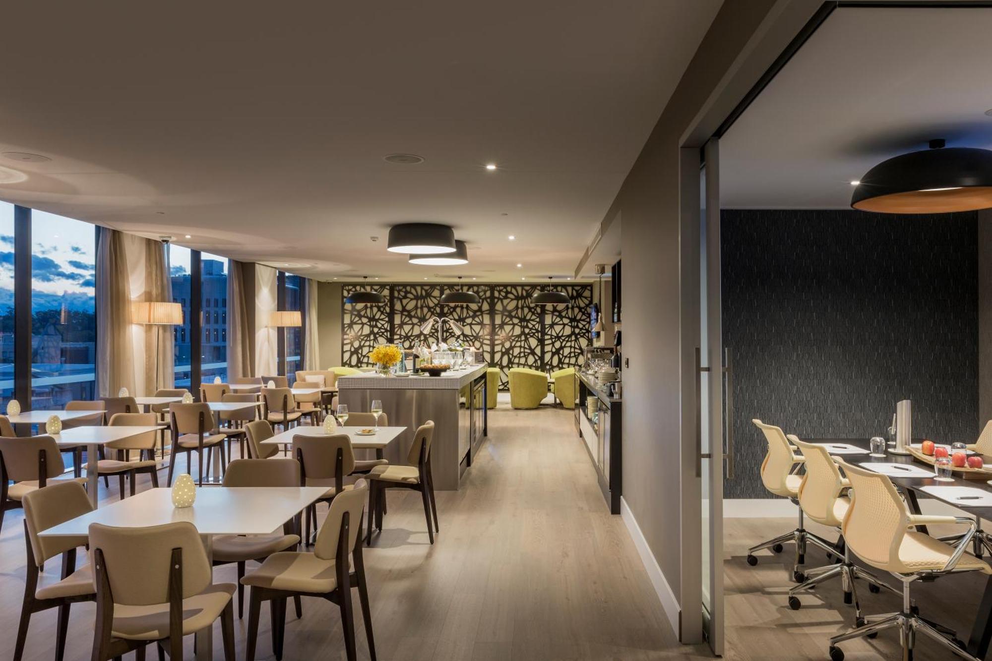 Parkroyal Suite