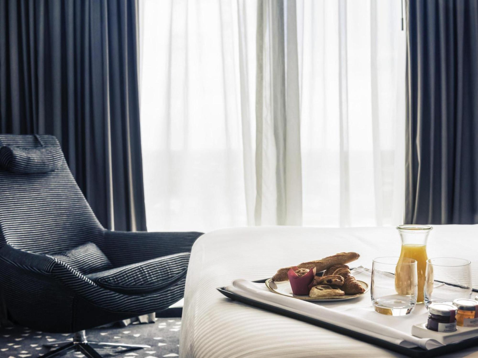 Executive King Corner Suite Separate Lounge Top Floors