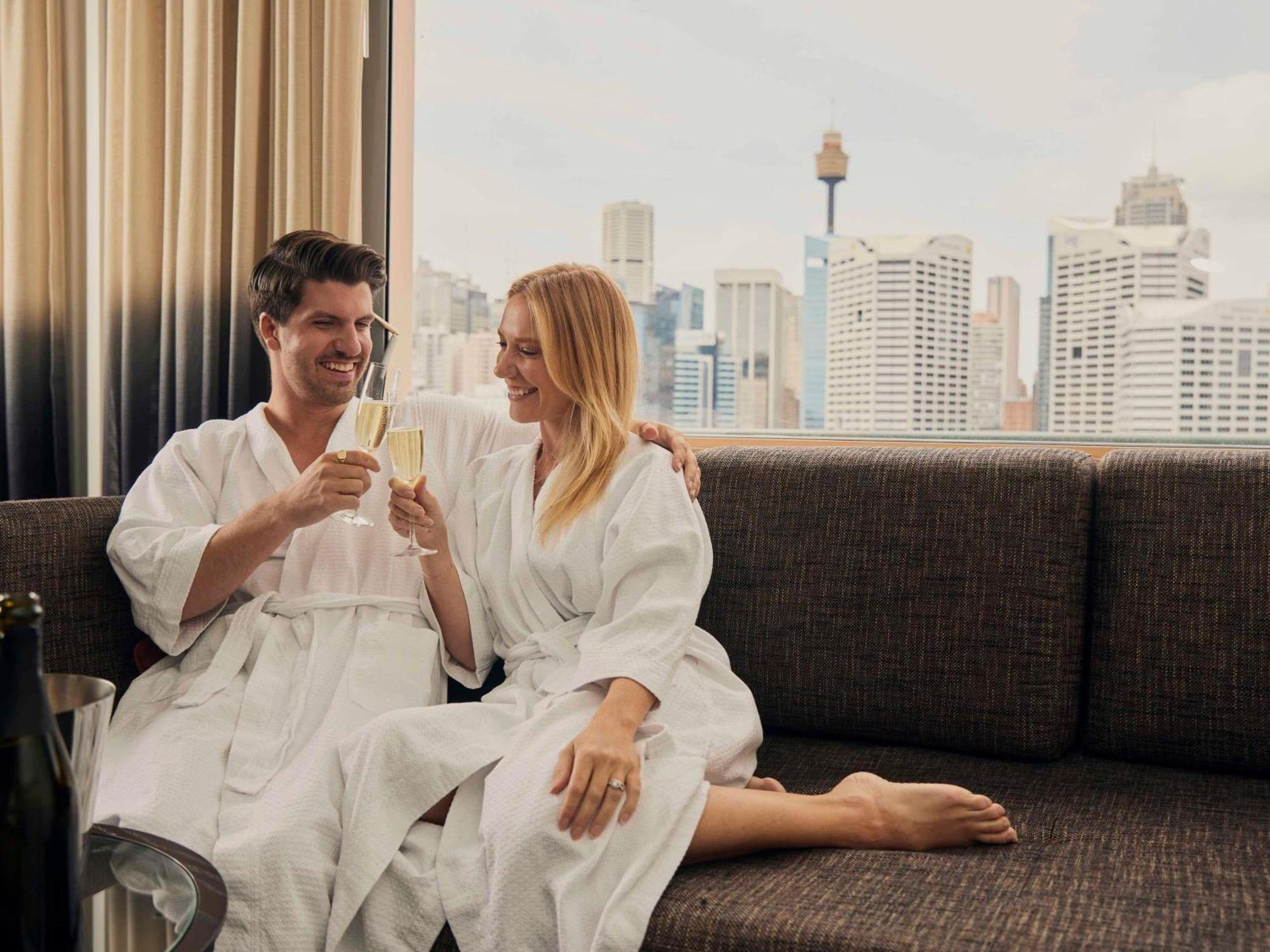 Executive 1 Bedroom Loft Suite 1 King Bed Darling Harbour Facing