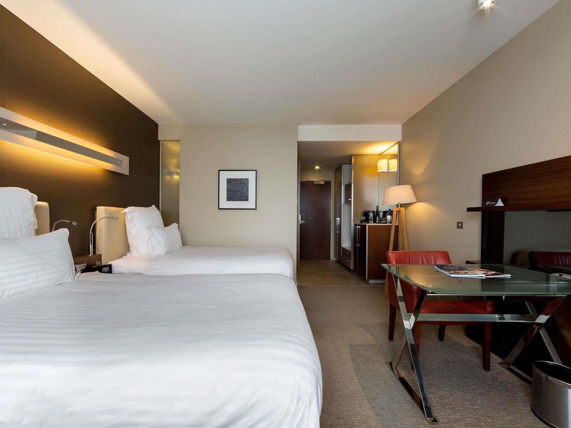 Executive King Suite Spa Bath Lounge Access