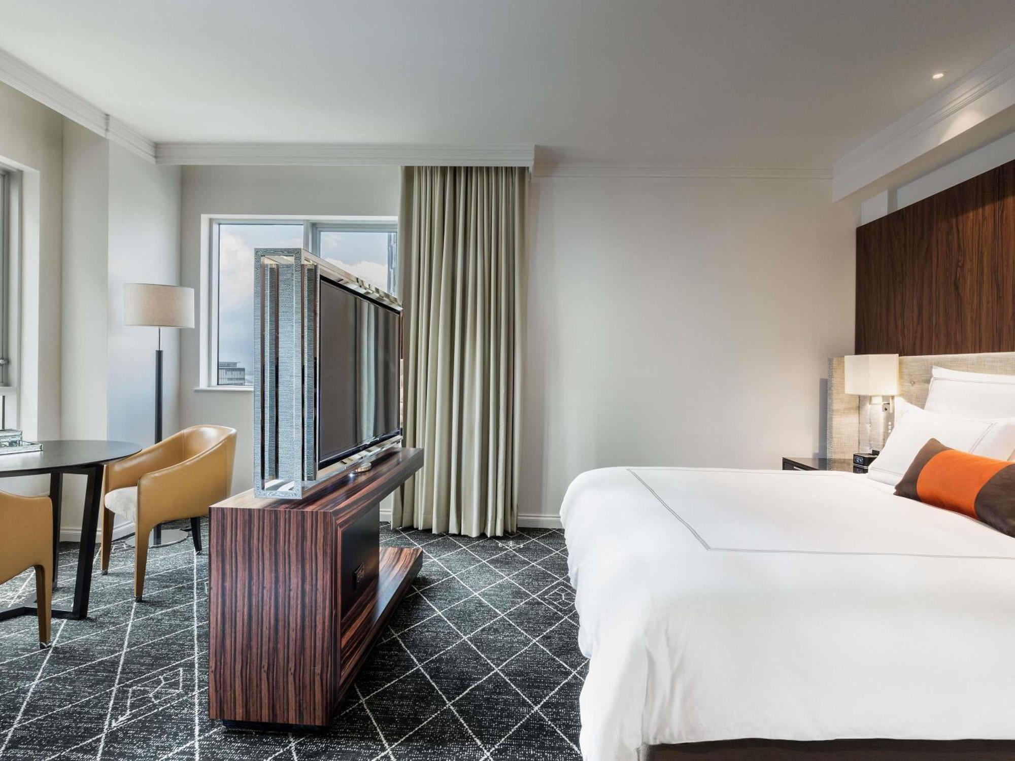 Suite Club Floor Access High Floor