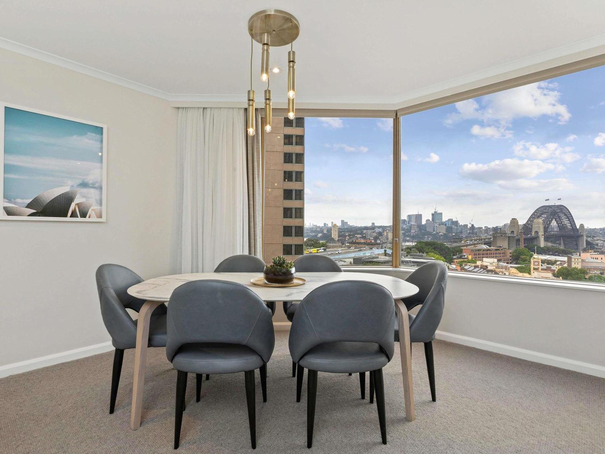 Deluxe Two-Bedroom Apartment Harbour View