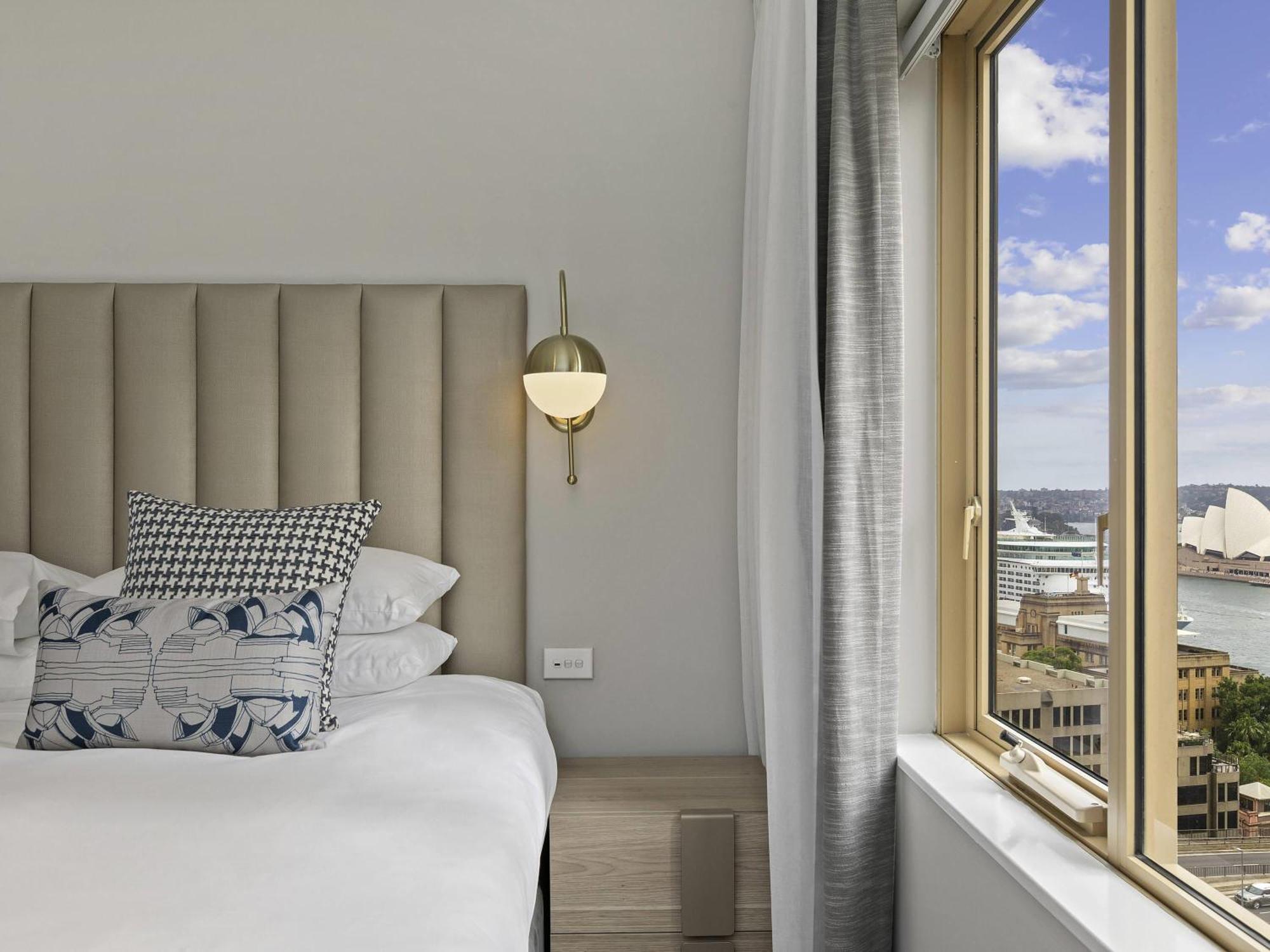 Deluxe One-Bedroom Apartment Harbour View
