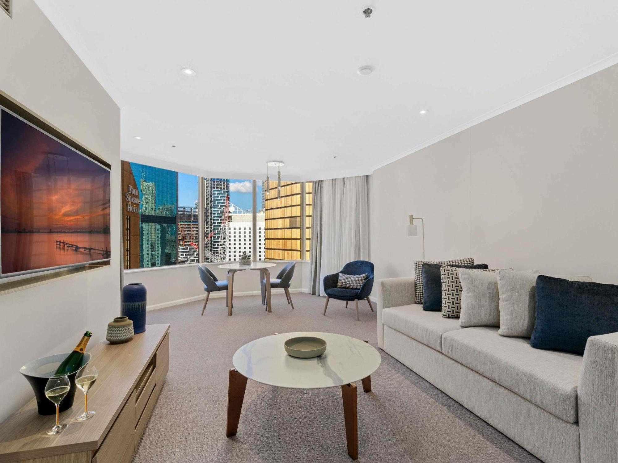 Premium King Apartment City View