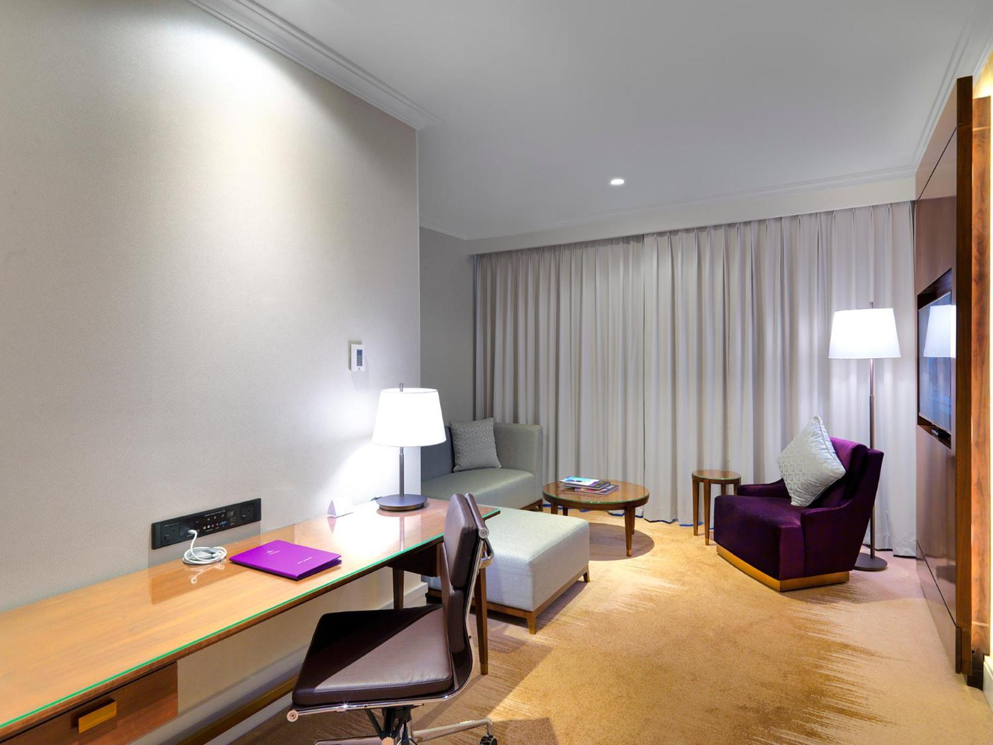 Park Suite Club Lounge Access