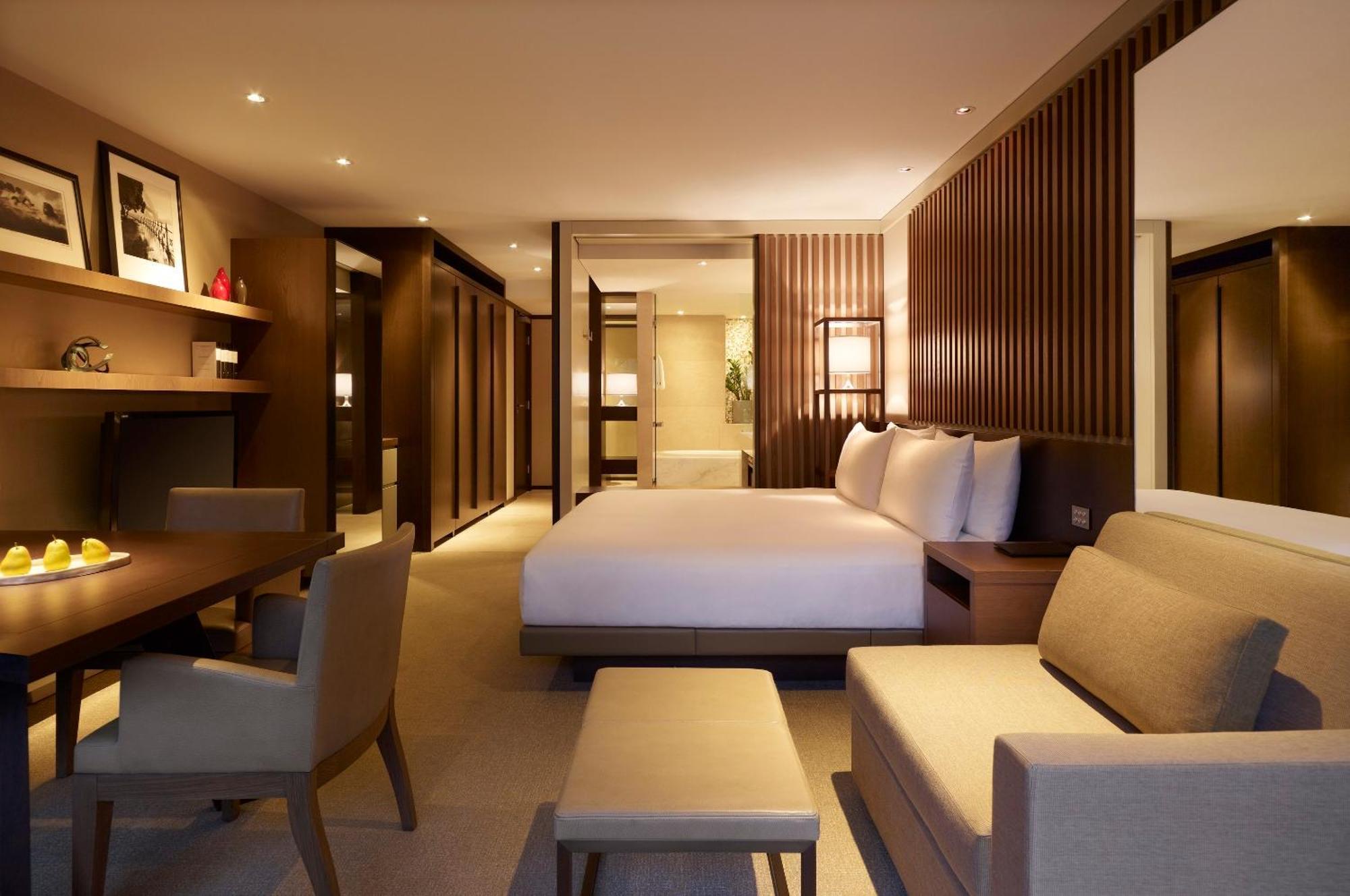 2 Twin Beds Opera View