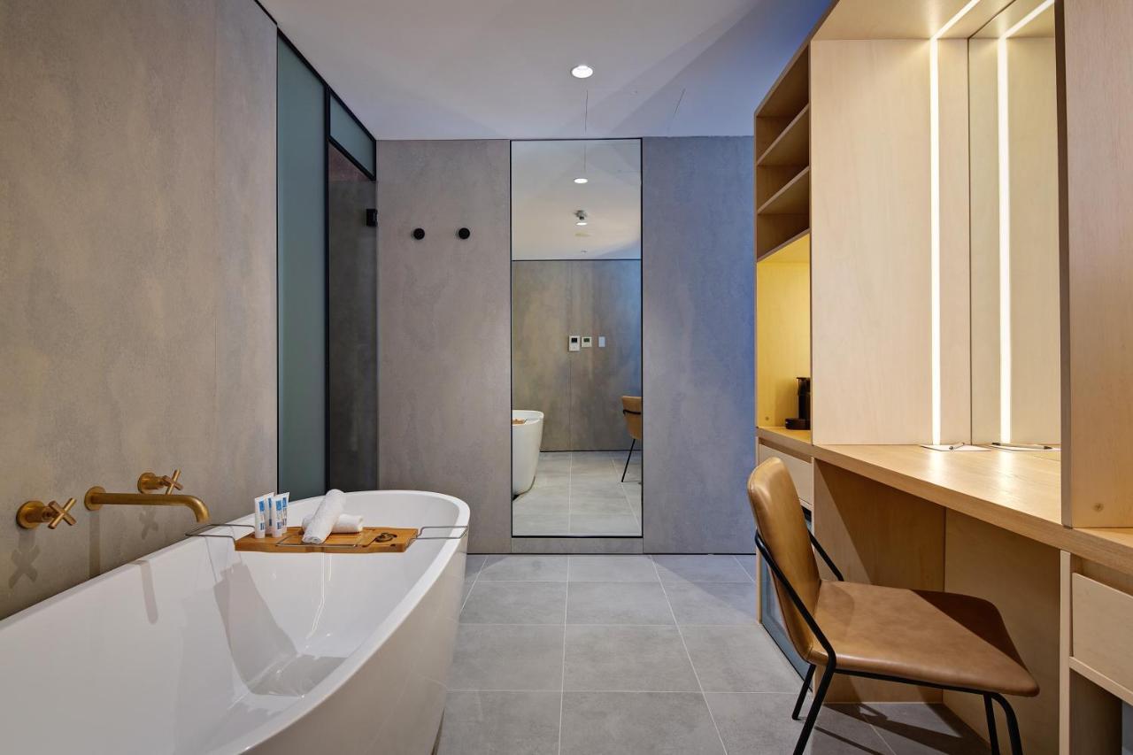 Sky Room Bath