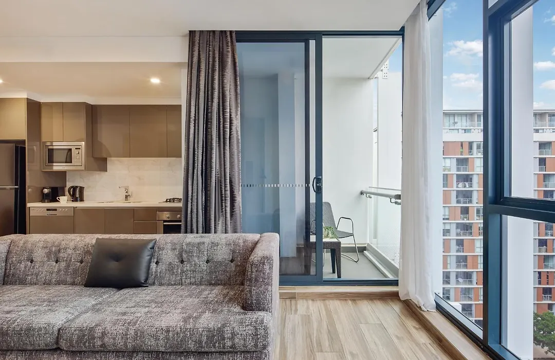 Meriton Suites Mascot Central-1